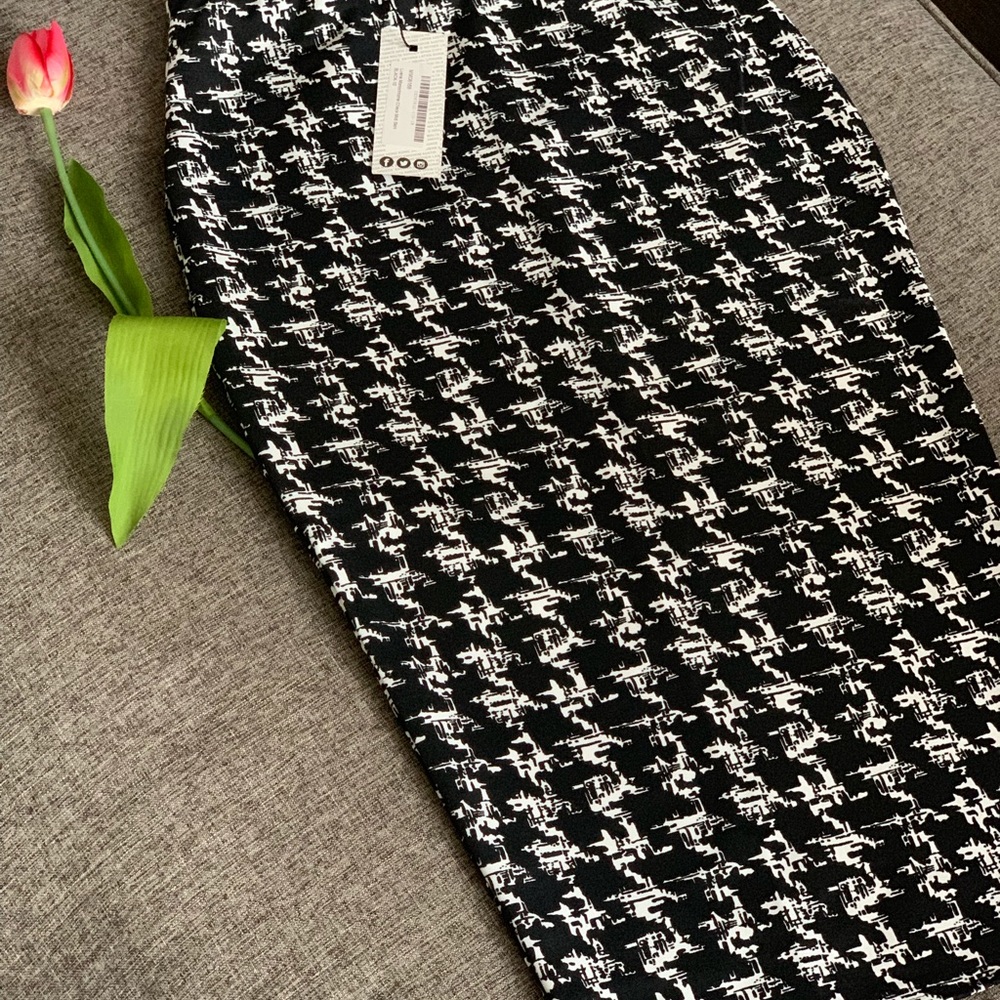 Boohoo midi skirt 😍